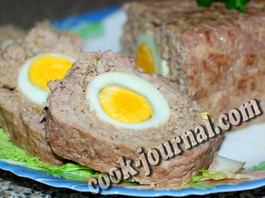 Мясной рулет с яйцом и зеленью и ароматным картофелем